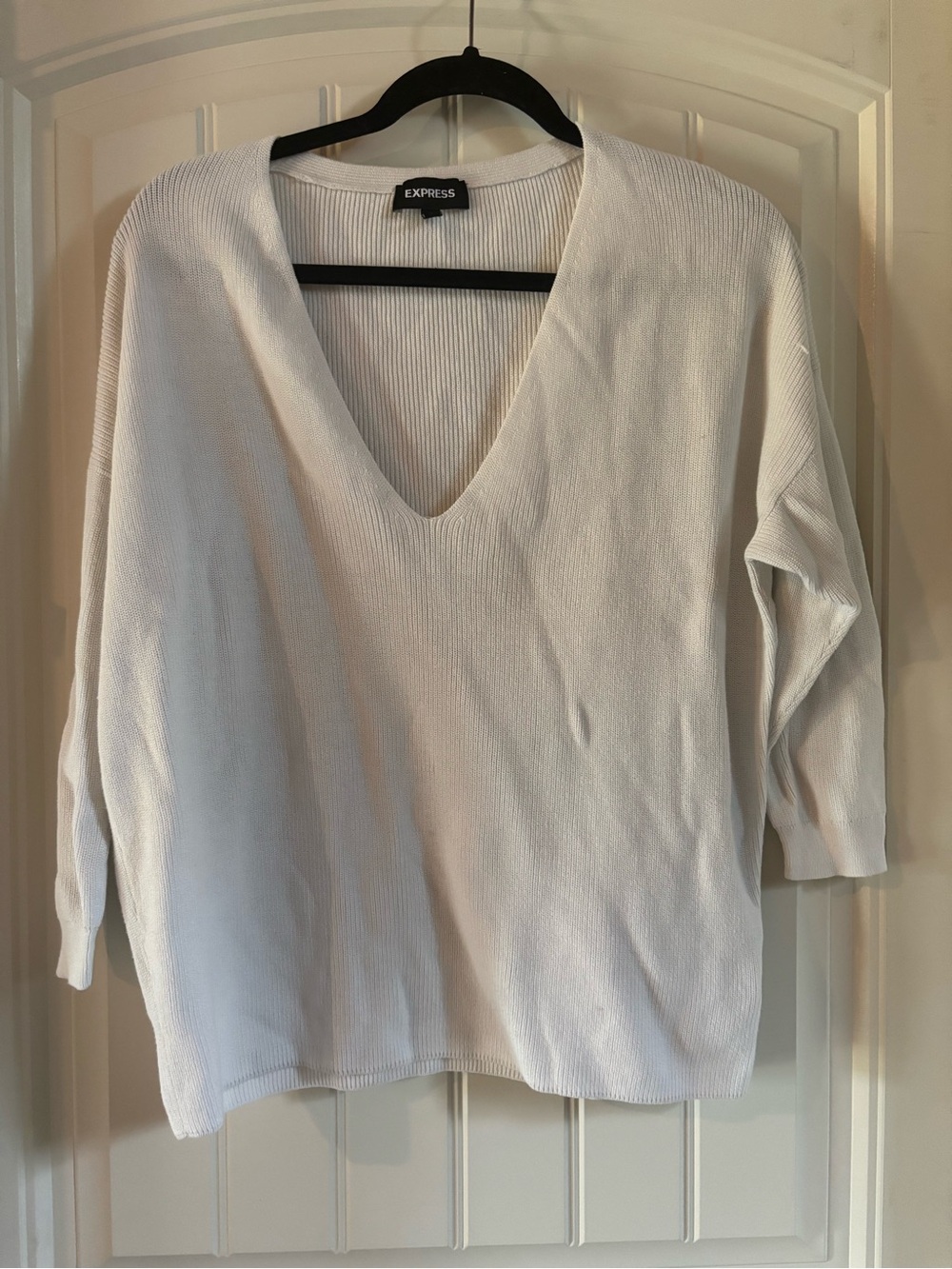 Express Women's Ivory V-Neck Sweater